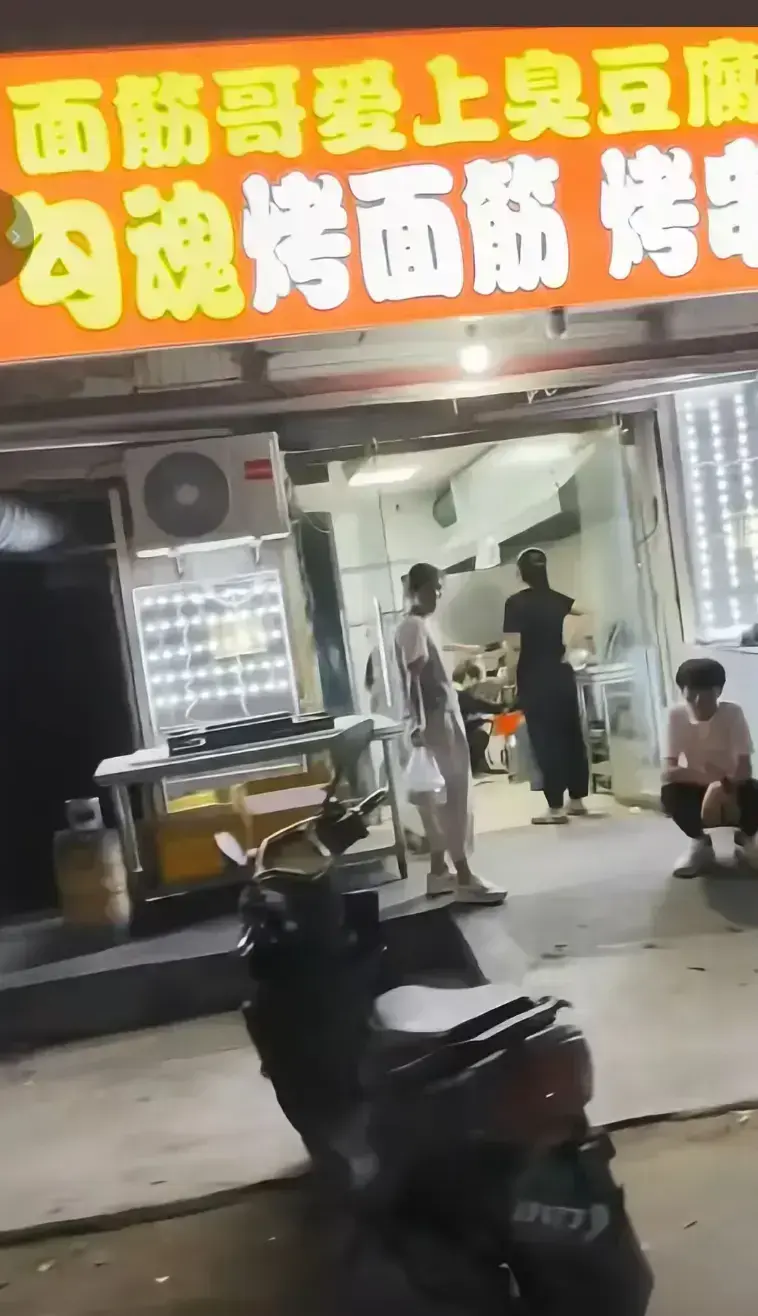 《安平勾魂面筋哥丈母娘事件完整视频》HD高清完整版免费播放-安平勾魂面筋哥丈母娘事件：从街头摆摊到全网热议-无广告无删减视频资源在线看