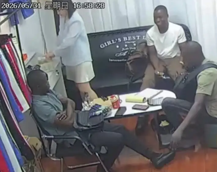 美女老板娘单挑三黑人无删减视频 - 高清1080P画质免费在线观看无广告