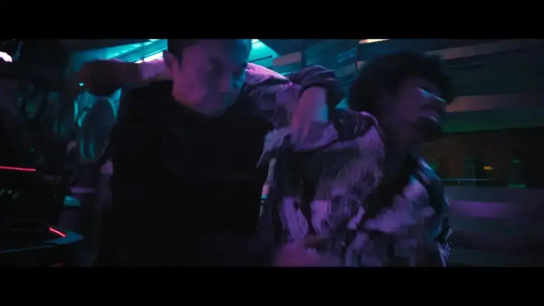 《火遮眼》HD中字未删减完整版在线观看-谢苗孤胆英雄动作片《火遮眼》全集免费播放-2K修复高清画质迅雷BT磁力链接资源下载